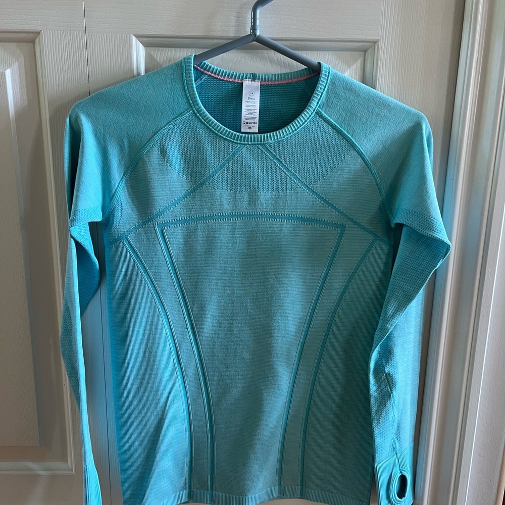 GIRLS INVIVVA LULULEMON SHIRT SIZE 14